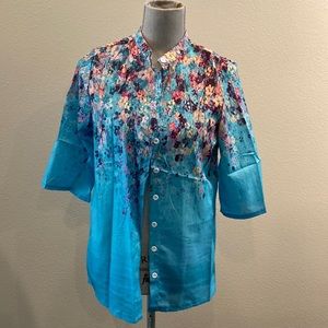 Aqua blue Lady's blouse with 🌺 flowers NWOT